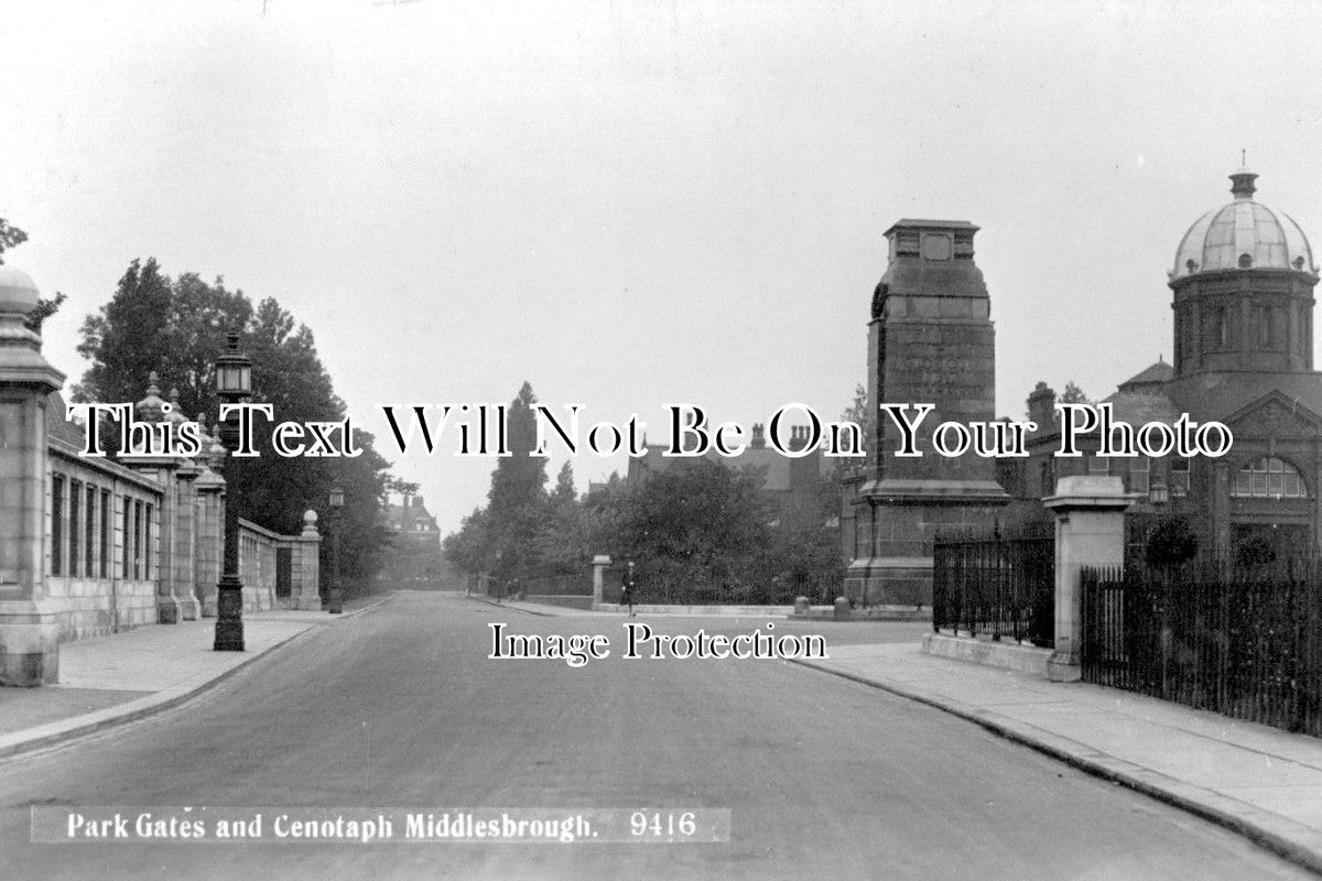 YO 1384 - Park Gates & Cenotaph, Middlesbrough, Yorkshire c1932