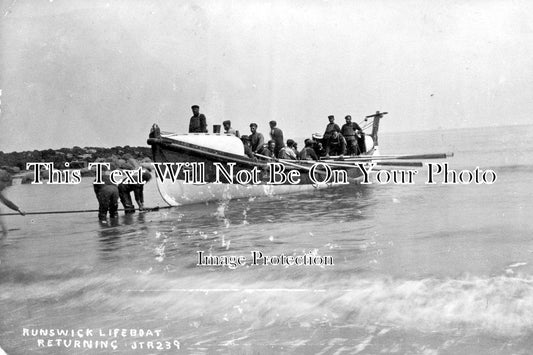 YO 1393 - Runswick Lifeboat Returning, Yorkshire