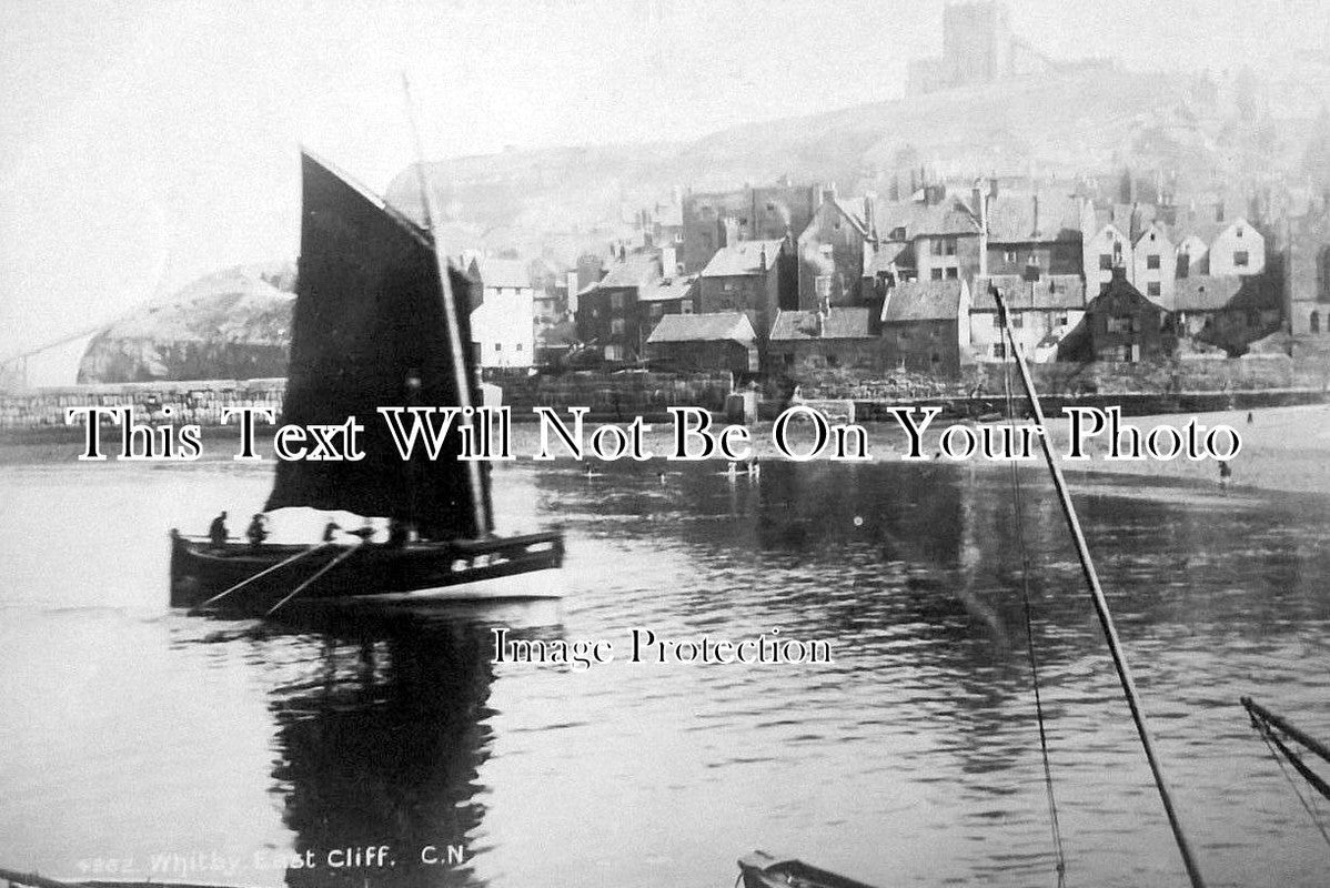 YO 1531 - East Cliff, Whitby, Yorkshire