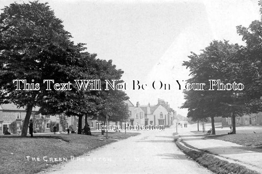 YO 1589 - The Green, Brompton, Yorkshire c1922