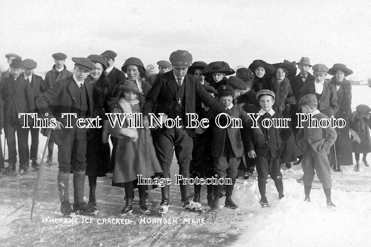 YO 1634 - Ice Skating On The Frozen Mere, Hornsea, Yorkshire