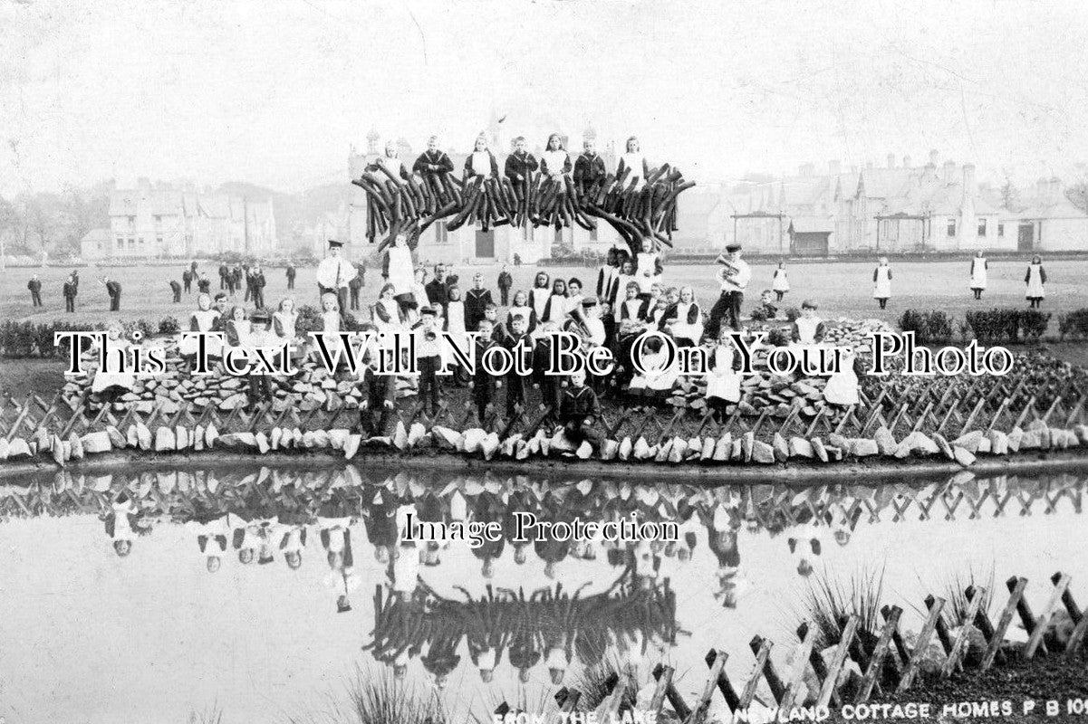 YO 1688 - Newlands Cottage Homes From The Lake, Hull, Yorkshire