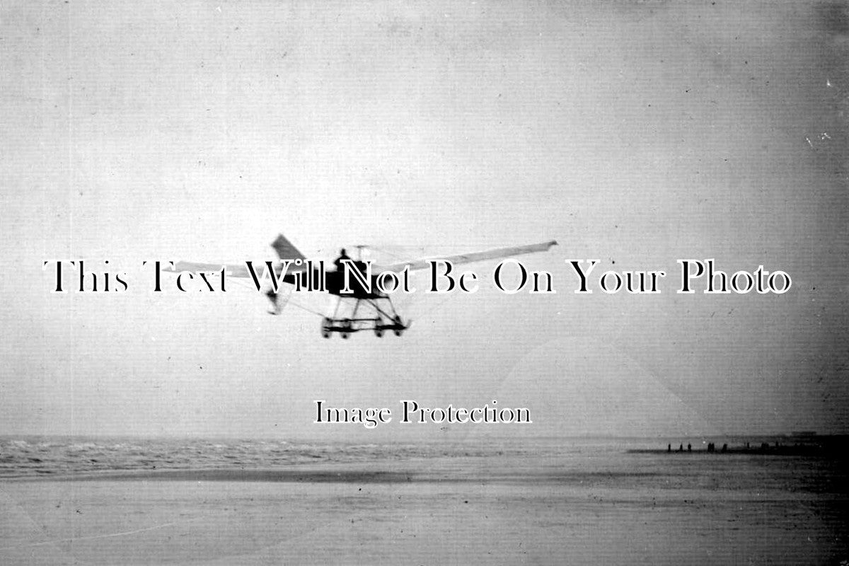 YO 1972 - Aeroplane in Flight, Bridlington, Yorkshire c1912