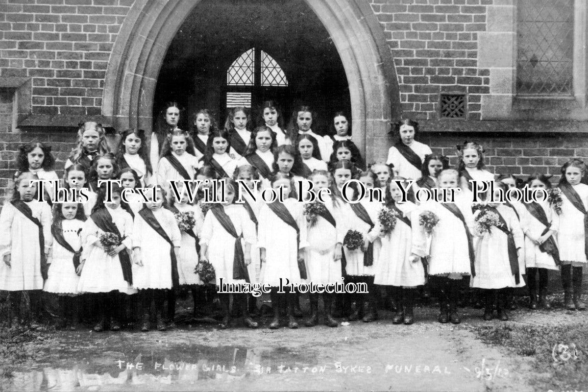 YO 2040 - Flower Girls At Tatton Sykes Funeral, Sledmere, Yorkshire