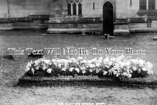 YO 2069 - Grave Of Sir Tatton Sykes, Sledmere, Yorkshire