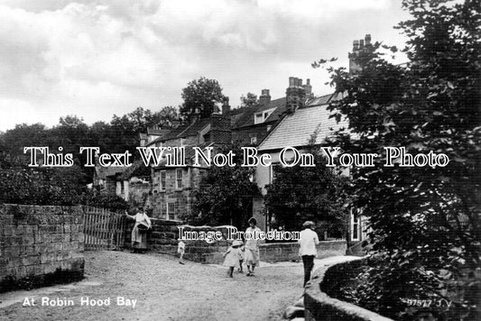 YO 2095 - Robin Hoods Bay, Yorkshire