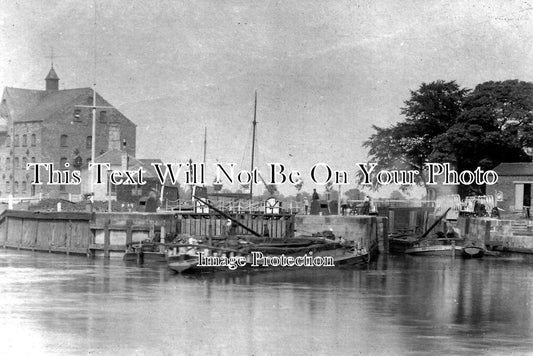 YO 2124 - The Naburn Lock On The River Ouse, Yorkshire