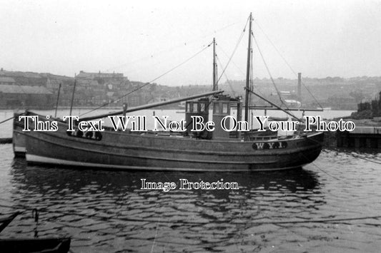 YO 2208 - Sea Fishing Boat Trawler WY1 Endeavour, Whitby, Yorkshire c1938