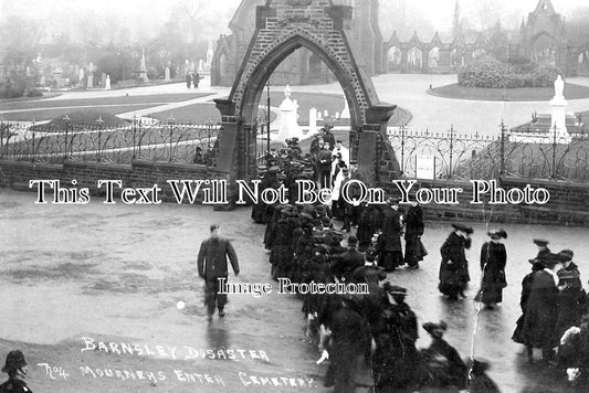 YO 2637 - Barnsley Coal Mining Disaster, Mourners Enter The Cemetery, Yorkshire