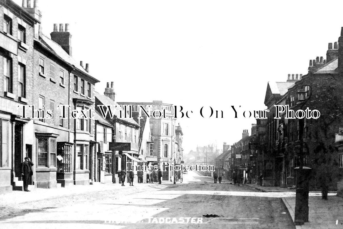 YO 3058 - High Street, Tadcaster, North Yorkshire c1913