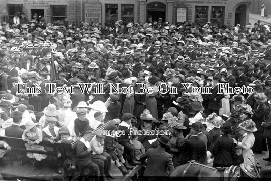 YO 3219 - Whit Monday Service On The Green, Idle, Bradford, Yorkshire 1913