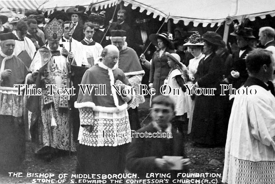 YO 3290 - Church Service, Victoria Avenue, Scarborough, Yorkshire