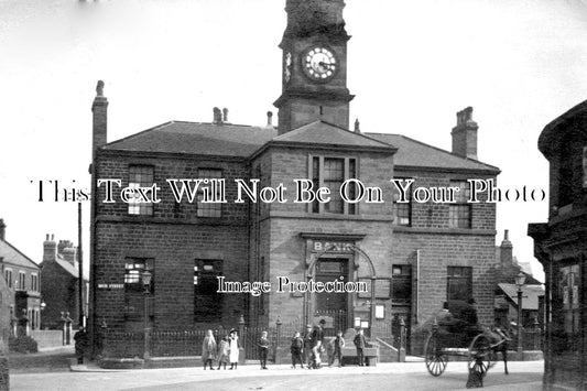 YO 3384 - Barnsley Bank & Old Town Hall, Hoyland, Yorkshire c1908