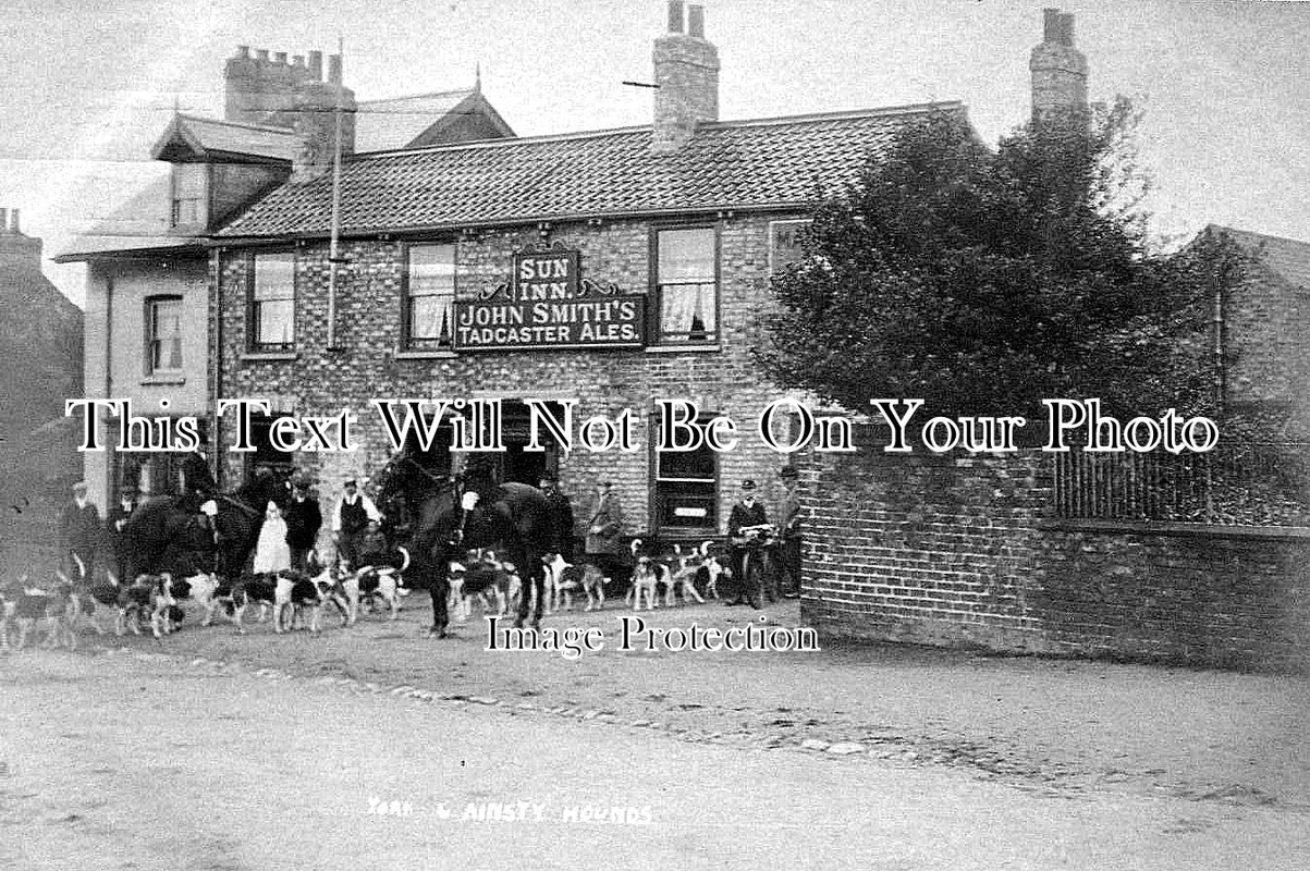 YO 342 - York & Ainsty Hounds, Sun Inn, Acomb, Yorkshire c1909