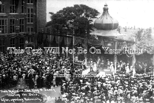 YO 3529 - King & Queen At The University, Sheffield, Yorkshire