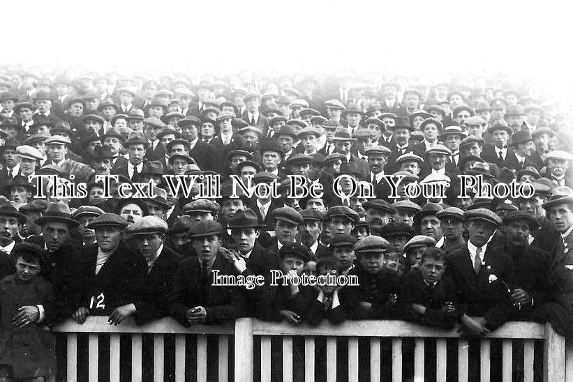 YO 3914 - Hull Football Crowd, Yorkshire