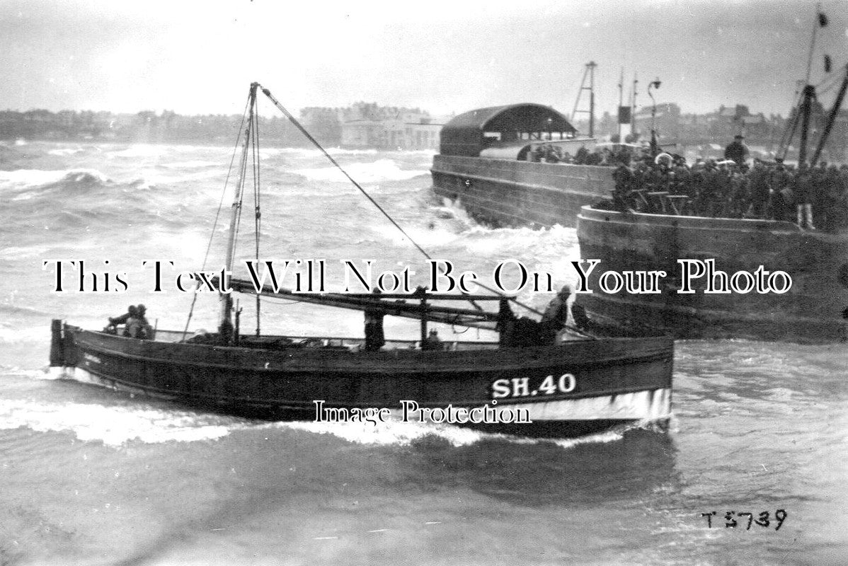 YO 4037 - Scarborough Fishing Boat SH40, Yorkshire