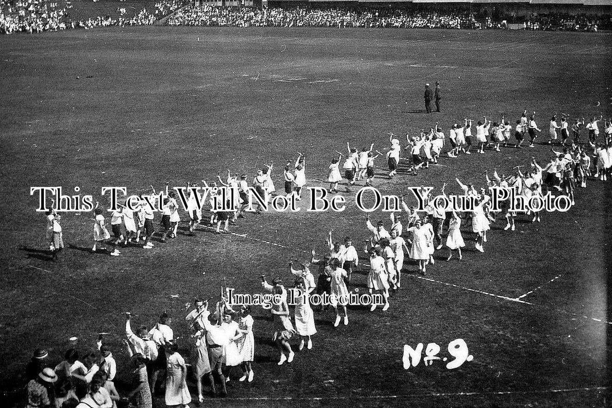 YO 420 - Schoolchidren Display, Cricket Ground, Scarborough, Yorkshire