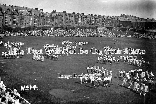 YO 421 - Schoolchidren Display, Cricket Ground, Scarborough, Yorkshire