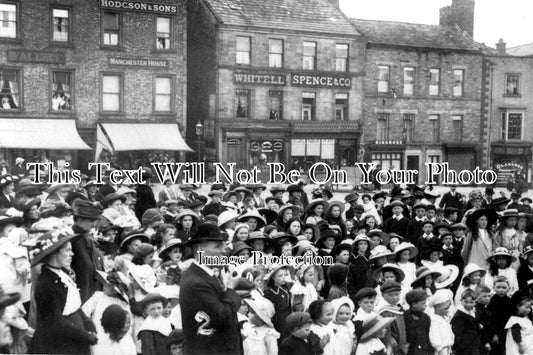 YO 422 - Crowd On Richmond Street, Yorkshire