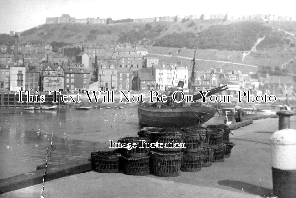 YO 4285 - Fish Quay, Scarborough, Yorkshire