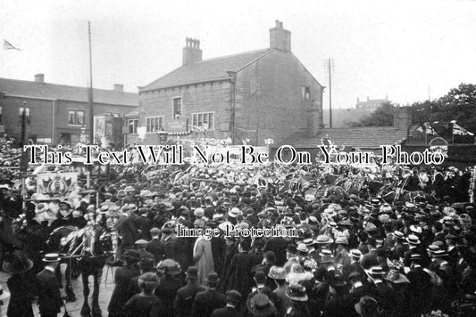 YO 4358 - Coronation Day, Whitehall Inn, Hipperholme, Halifax, Yorkshire 1911