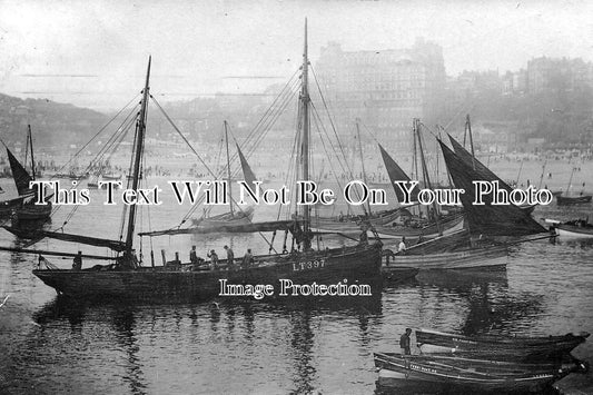 YO 451 - Lowestoft Fishing Boat At Scarborough, Yorkshire c1910