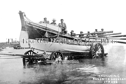 YO 4761 - Launching Runswick Lifeboat, Yorkshire c1908