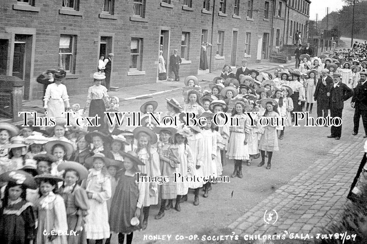 YO 4867 - Co-Op Society Children's Gala, Honley, Yorkshire 1907