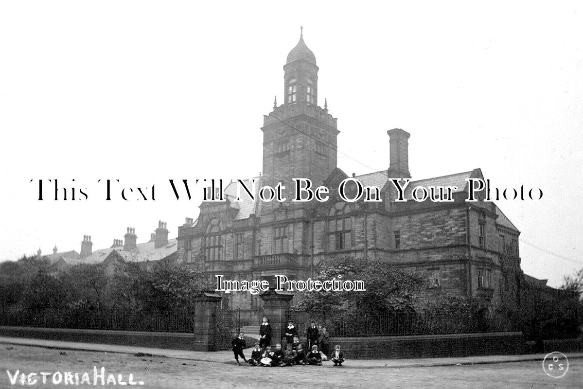 YO 4922 - Victoria Hall, Queensbury, Bradford, Yorkshire c1914