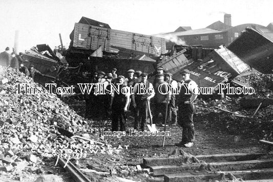 YO 5081 - Runaway Wreckage At Clayton West, Yorkshire 1913