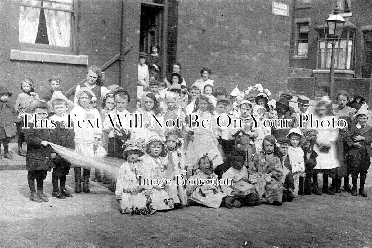 YO 5147 - Children In Fancy Dress, Nansen Terrace, Bramley, Leeds, Yorkshire