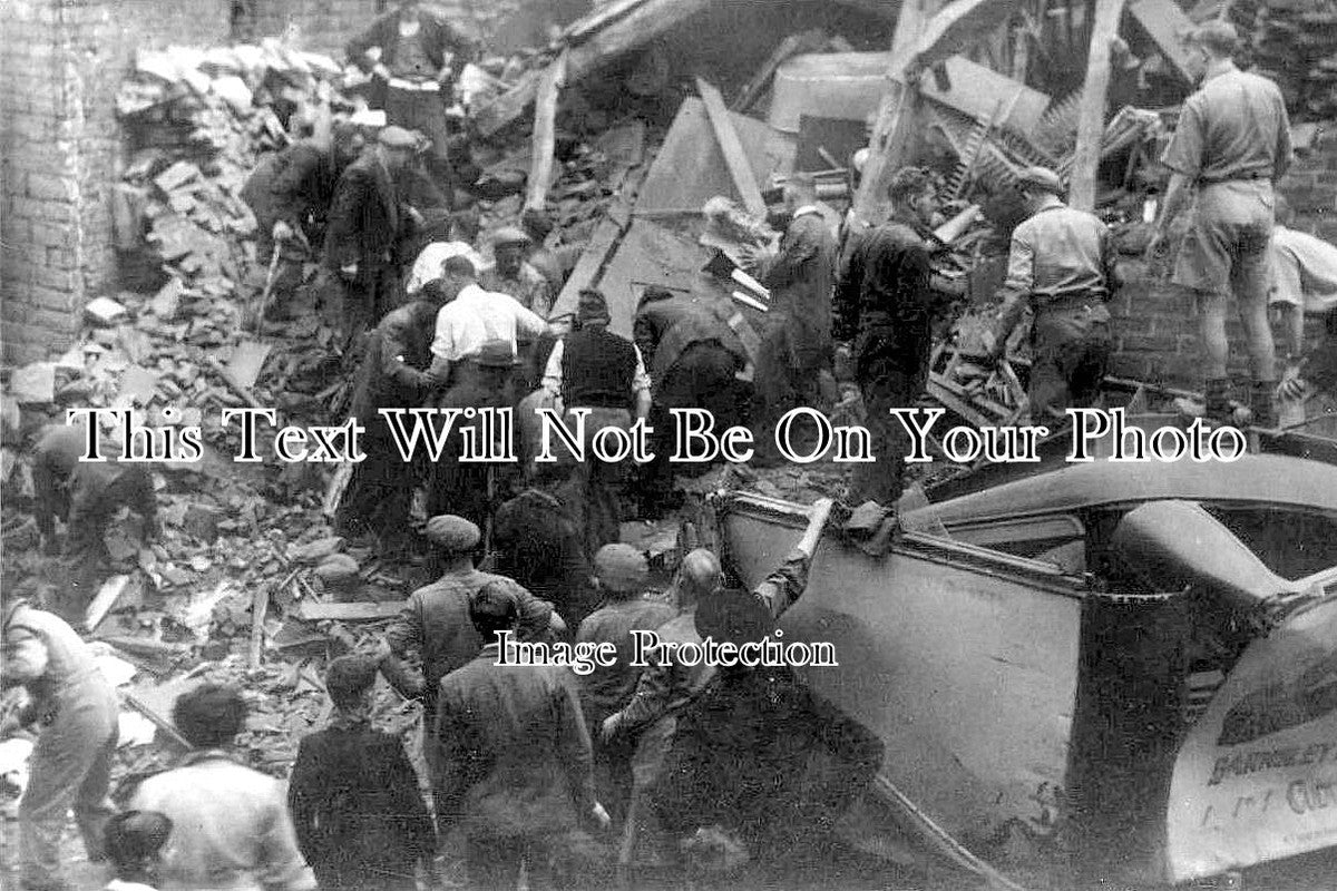 YO 5190 - Coach Crash Into Warehouse, Holmfirth, Yorkshire 1947