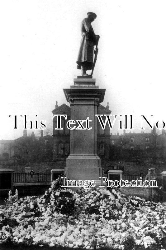 YO 5372 - Batley War Memorial, Yorkshire