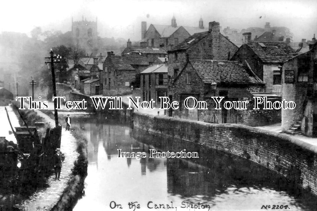 YO 5593 - On The Canal, Skipton, Yorkshire