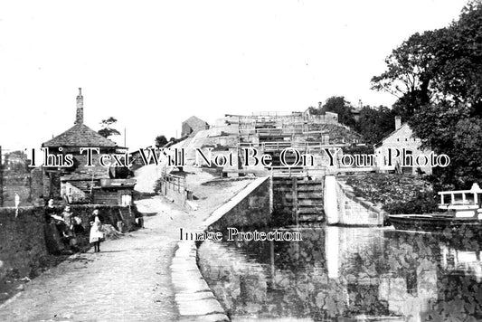 YO 5802 - Five Rise Locks, Bingley, Leeds, Yorkshire