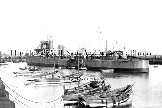 YO 6131 - Destroyer Walrus, Scarborough Harbour, Yorkshire