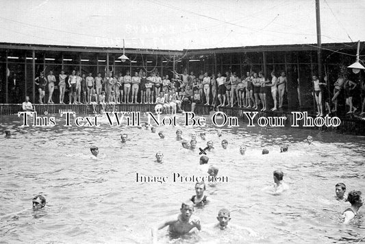 YO 6530 - Sunday At Shipley Floating Baths, Yorkshire