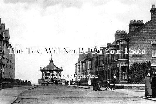 YO 6862 - Young Street, Withernsea, Yorkshire c1913
