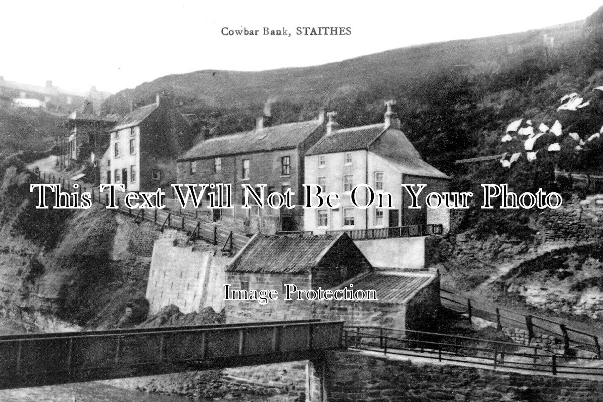 YO 6880 - Cowbar Bank, Staithes, Yorkshire