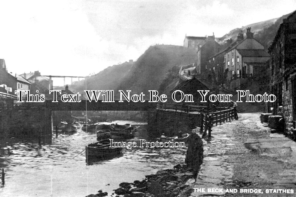 YO 7142 - The Beck & Bridge, Staithes, Yorkshire