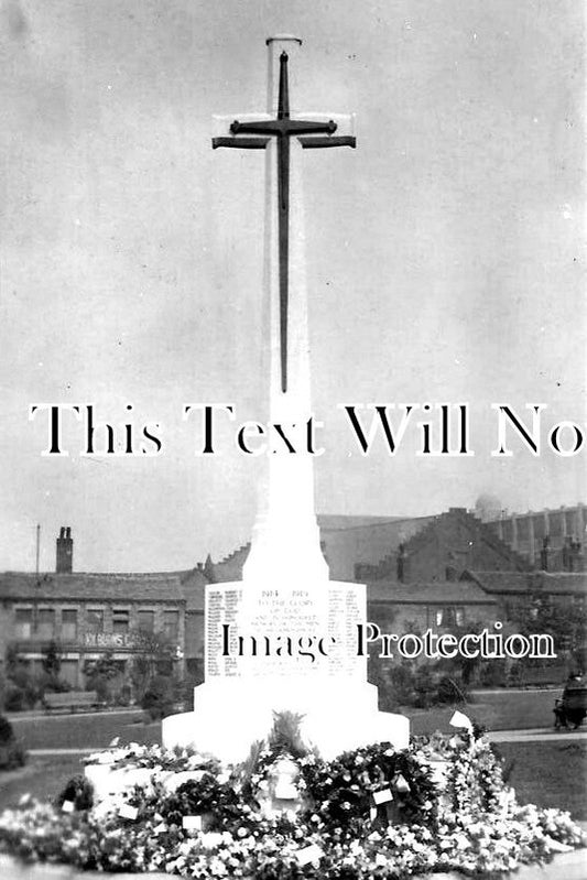 YO 7164 - Heckmondwike War Memorial, Yorkshire