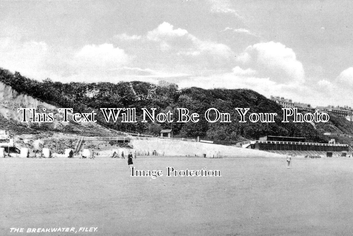 YO 7295 - The Breakwater, Filey, Yorkshire