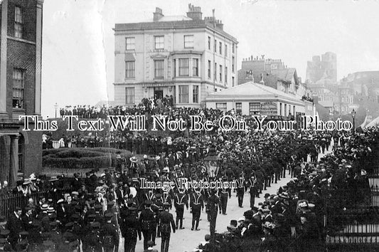 YO 744 - Parade Past Albion Hotel, Scarborough, Yorkshire c1910