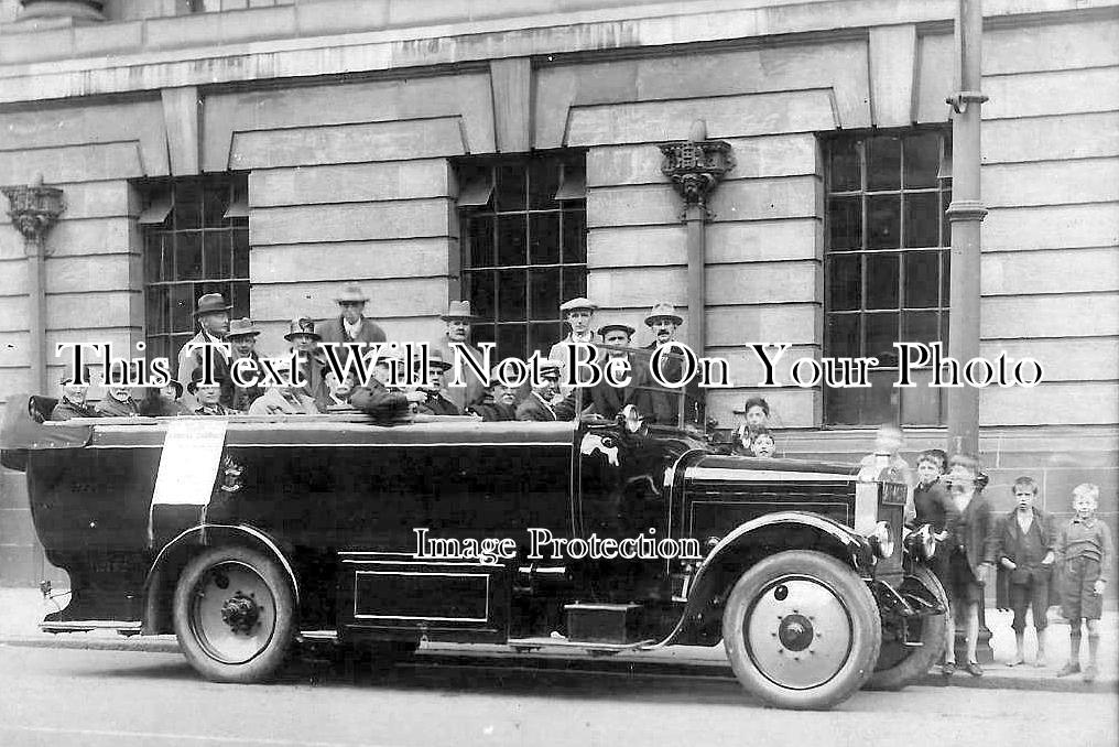 YO 7773 - Charabanc Outside Hull Post Office, Yorkshire