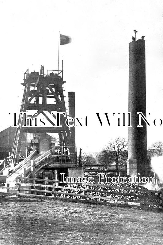 YO 7906 - Steeplejacks On Colliery Tower, Rotherham, Yorkshire
