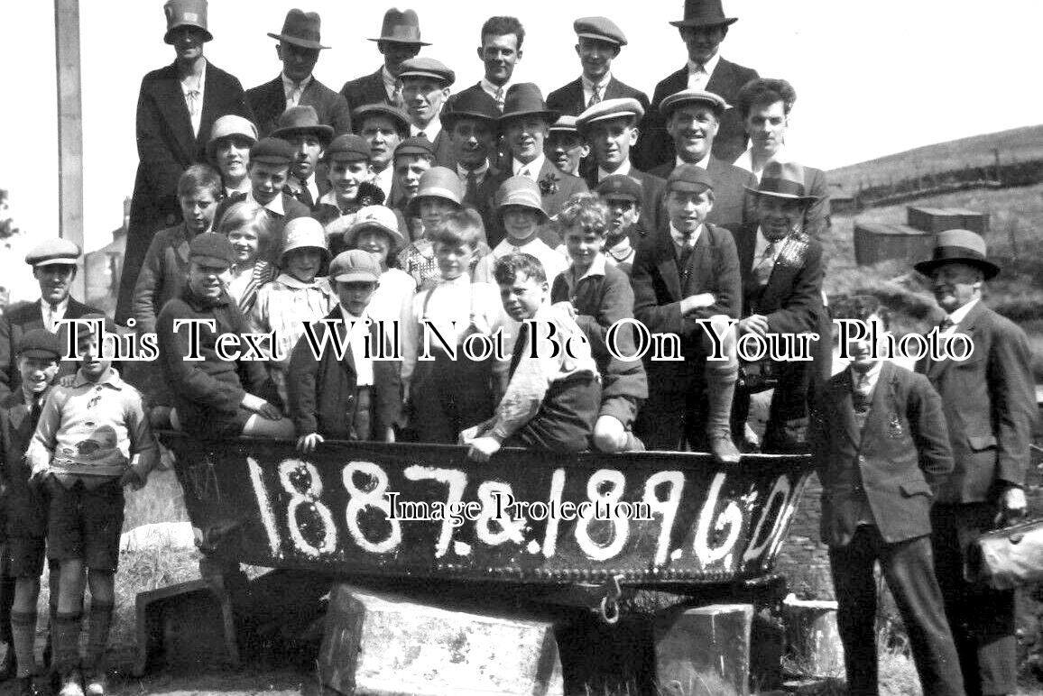 YO 7935 - Worlds Largest Pie, Denby Dale, Yorkshire