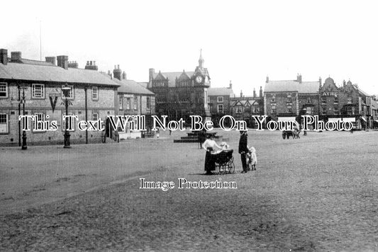 YO 8043 - Market Place, Thirsk, Yorkshire c1917