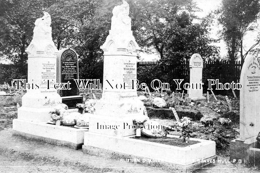 YO 8430 - Russian Outrage Disaster, Graves, Hull, Yorkshire