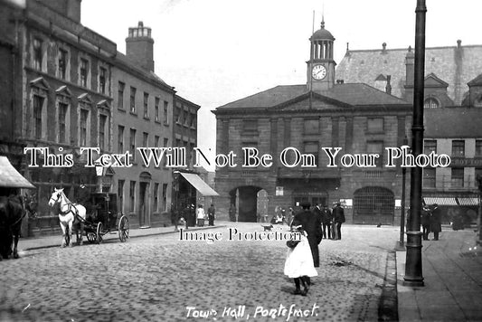 YO 8582 - Town Hall, Pontefract, Yorkshire